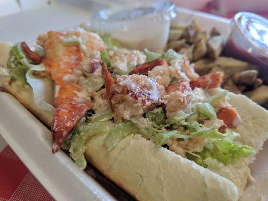 Cold lobster roll