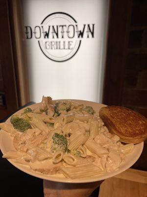 Chicken broccoli Alfredo