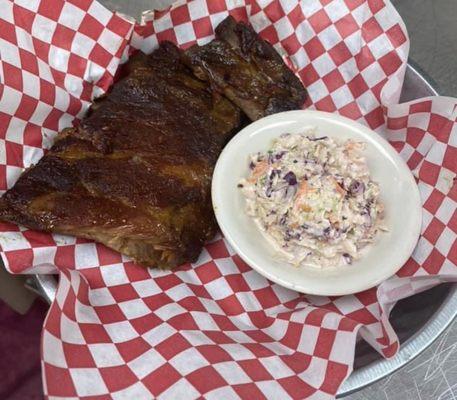 Ribs with homemade coleslaw