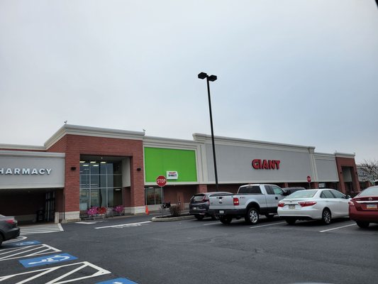 GIANT Food Stores