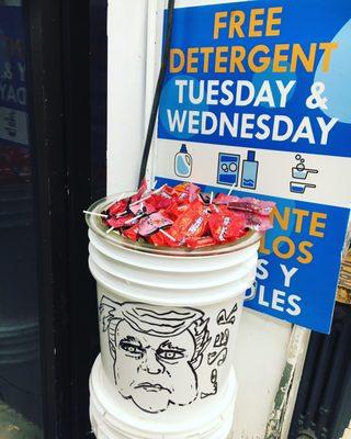 Free candy + anti-Trump = my new laundromat!