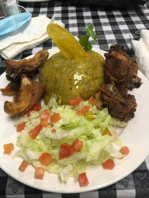 Chicharrón de pollo con mofongo