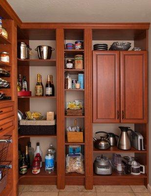 Warm cognac makes for a beautiful custom pantry for Northport homes