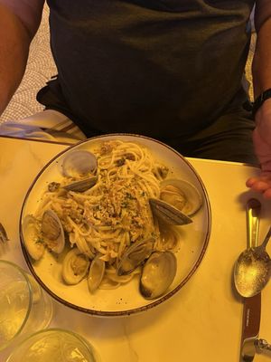 Linguine with clams