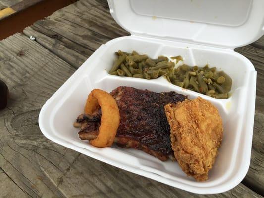 Fried chicken, 1/4 Rackoribs, double green beans and a bonus ring