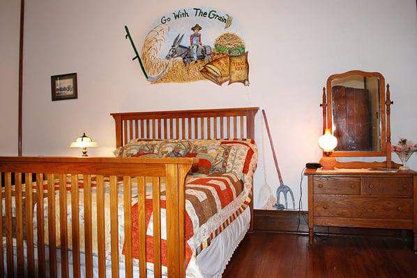 RICE ROOM, features a Queen Sized bed, overlooking Evan's Park.