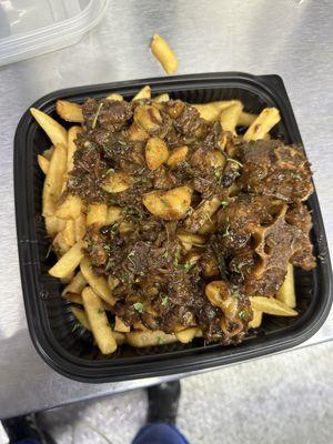 Oxtail loaded fries