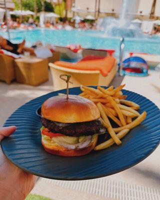 Prime pool burger / $18