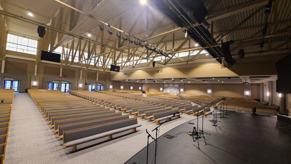 Refurbished Pews 3,000 seats for Maranatha Chapel in San Diego, CA