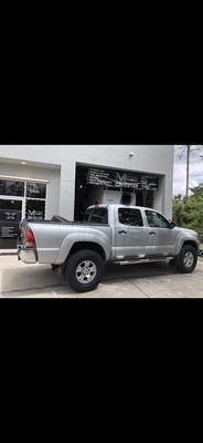 installed 3in front and 2in rear lift plus bigger 285s tires on this tacoma