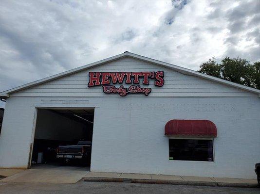 Hewitt's Body Shop and Collision Center