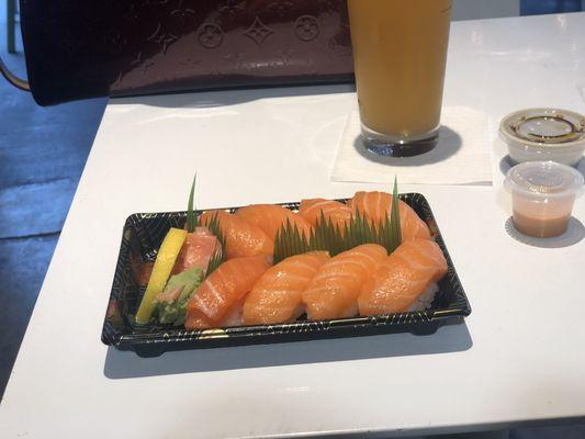 Salmon nigiri sushi $10.75