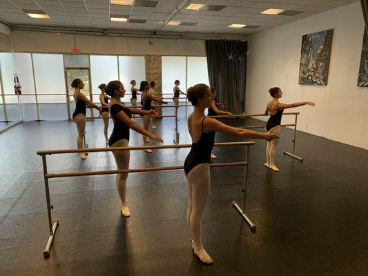 Tweens and teens ballet class