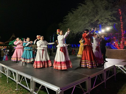 Folklorico dancers