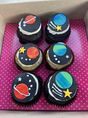 Space cupcakes