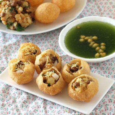 Spicy Pani Puri
Stuffed with potatoes, peas, green onions and veggie you like.
Served with spiced water, yogurt, tamarind and Jaljerra.