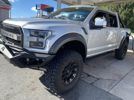 2018 Raptor 4" lift on 20"s 37" tires