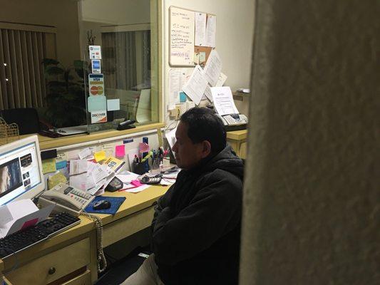 Front desk receptionist chillin.