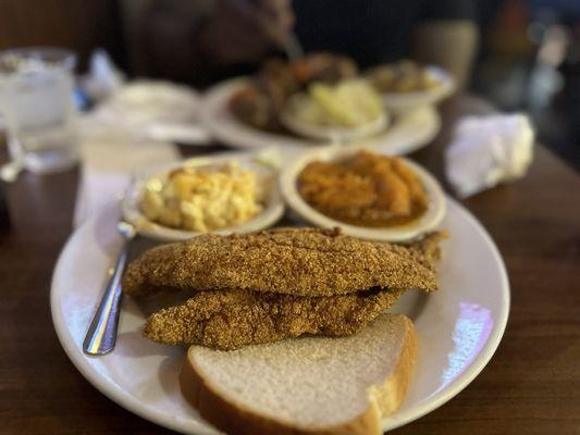 Catfish w/yams/Mac n cheese