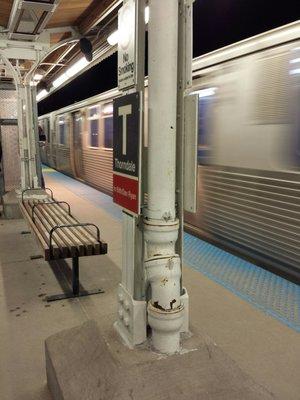 It feels narrow when both north and south bound trains simultaneously pull in and out.