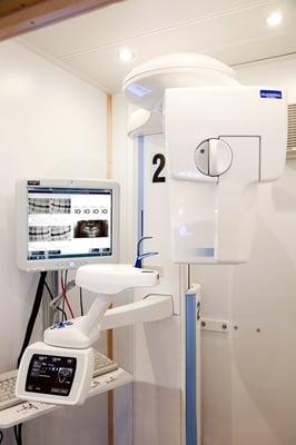 Panoramic x-ray machine