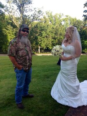 Rush Videos captures Mountain Man from Duck Dynasty on film while setting up for a wedding.