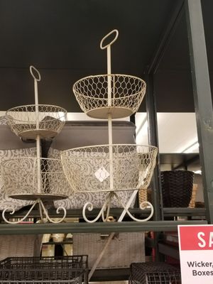 Lots of cute wire baskets.