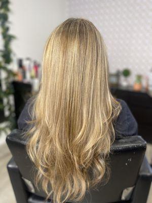 Golden blonde highlights #goldenblonde
#layeredhaircut
#longlayers
#blondehighlights