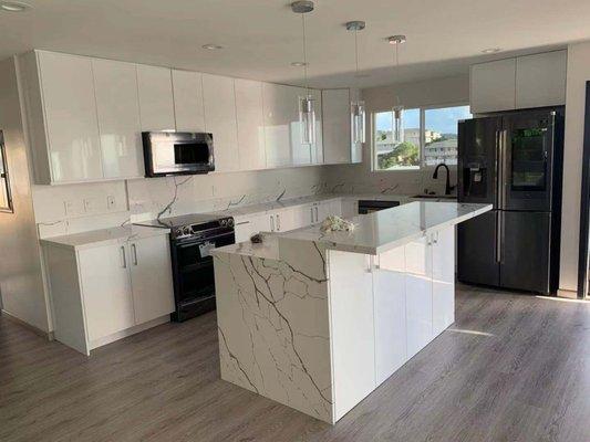 So beautiful cabinets and countertops!