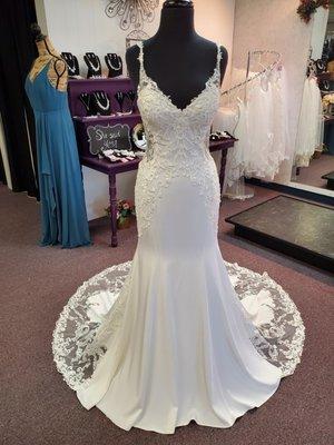 Looking for a dress that stuns both coming and going? this dress is perfect!!