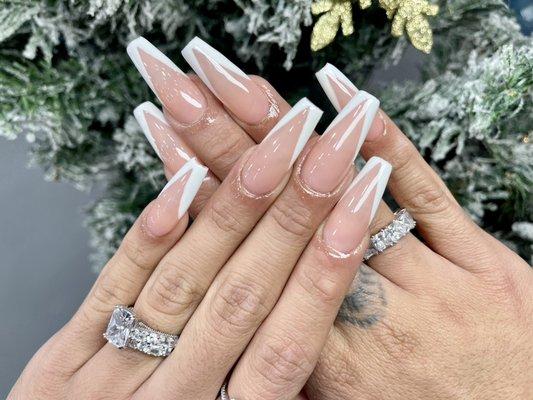 Gel x set with simple nail art by Frances