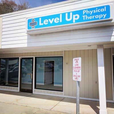 Level Up Physical Therapy store front.