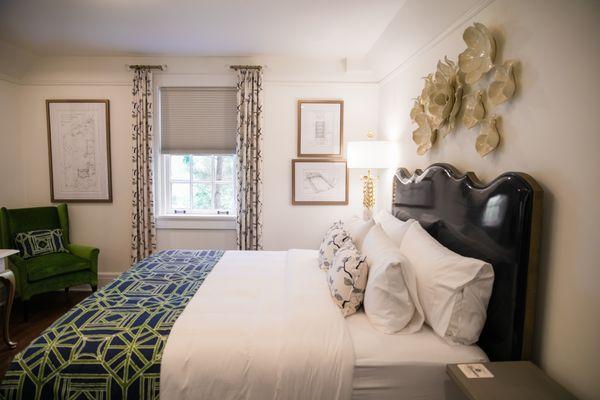 Magnolia Suite. King Bed.