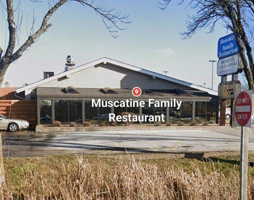 The restaurant is in a fairly convenient location on Park Ave in Muscatine, 3/4 of a mile south of Hwy 61