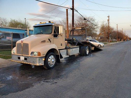 Raymond Towing & Roadside