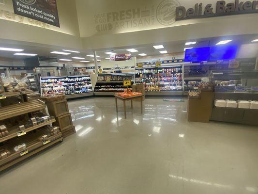 Clean clean clean . What you want in a grocery store . 7/23/23