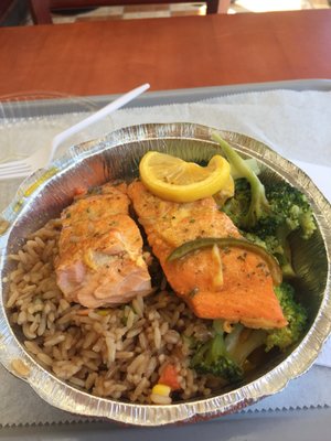 Salmon with rice and broccoli