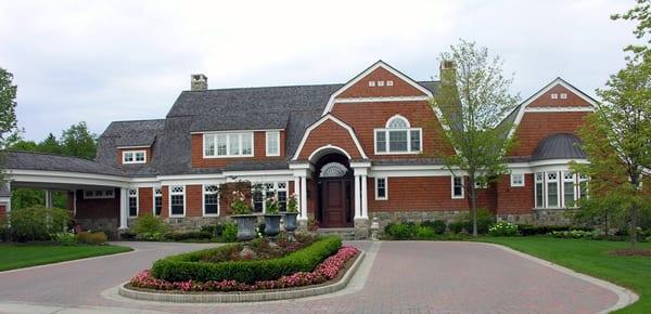 Motorcourt with planters and hedge plants and flowers in center of driveway