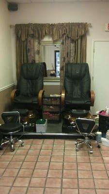 Fleur De Lis Salon