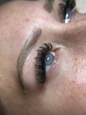 Volume doll lashes