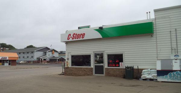 1er septembre 2019 / C'est aussi un dépanneur C-Store près du Super *.