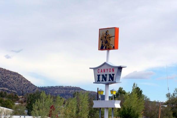 Canyon Inn sign as we arrived Oct 8 2011