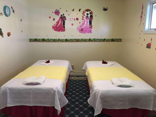 couples massage room