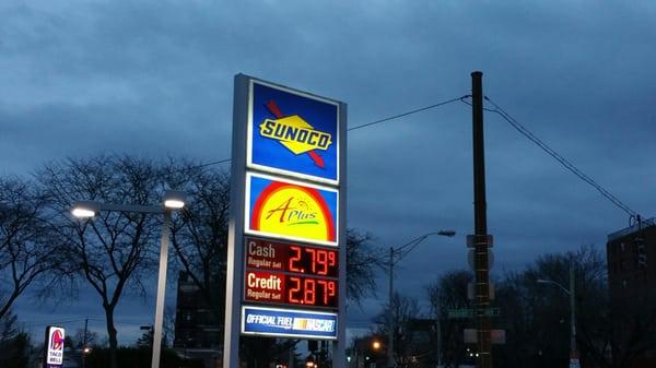 Big price sign on the Conner of river and hugunet st.