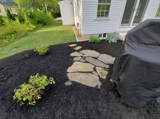 Landscaping, Mulch, Spring Cleanup, Residential, Commercial, Hardscape Design and Installation