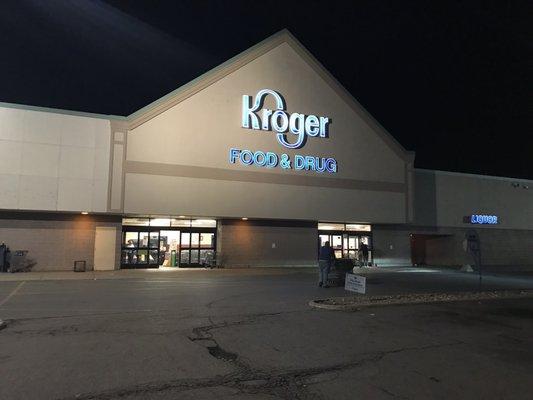 Another late evening visiting this Kroger on the Hilltop...