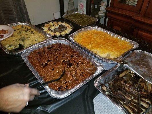 Baked beans, mac and cheese, potato salad, greenbeans