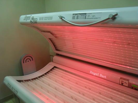 fan at the end of the bed