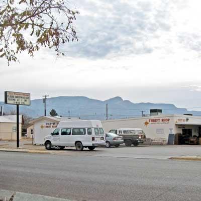 Storefront of Zia Thrift Shop