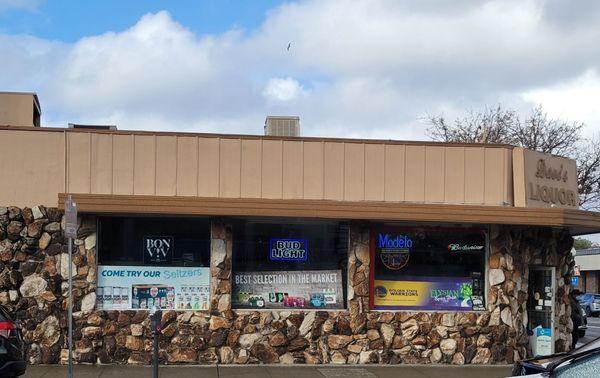 View of  Dave's Liquors from Central Ave